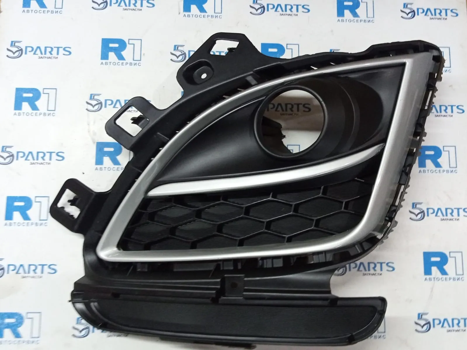 Рамка ПТФ левой M6 (GH) 2010-2012 Sport