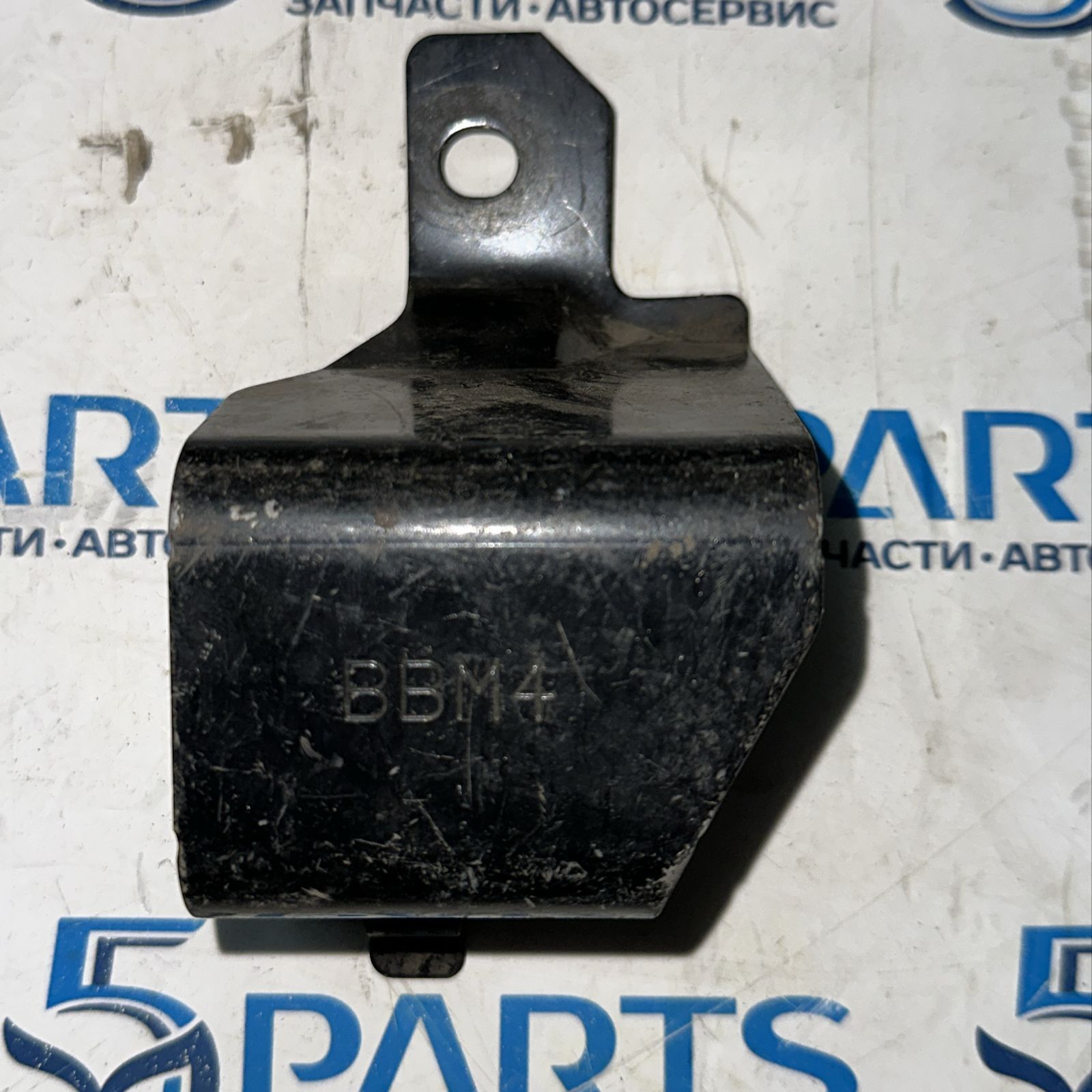 Кожух кронштейна замка капота M3 (BL) 2009-2013